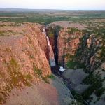 Njupeskär 090627
Njupeskärs vattenfall vid Fulufjällets nationalparko nordvästra Dalarna, är Sveriges högsta, med 125 meters total fallhöjd varav 93 meter i fritt fall. Undernågra korta minuter runt solens uppgång vid sommarsolståndet, lyses fallet upp av morgonsolen.
Foto Nisse Schmidt
PRB kod 4042
Dala-Demokraten out